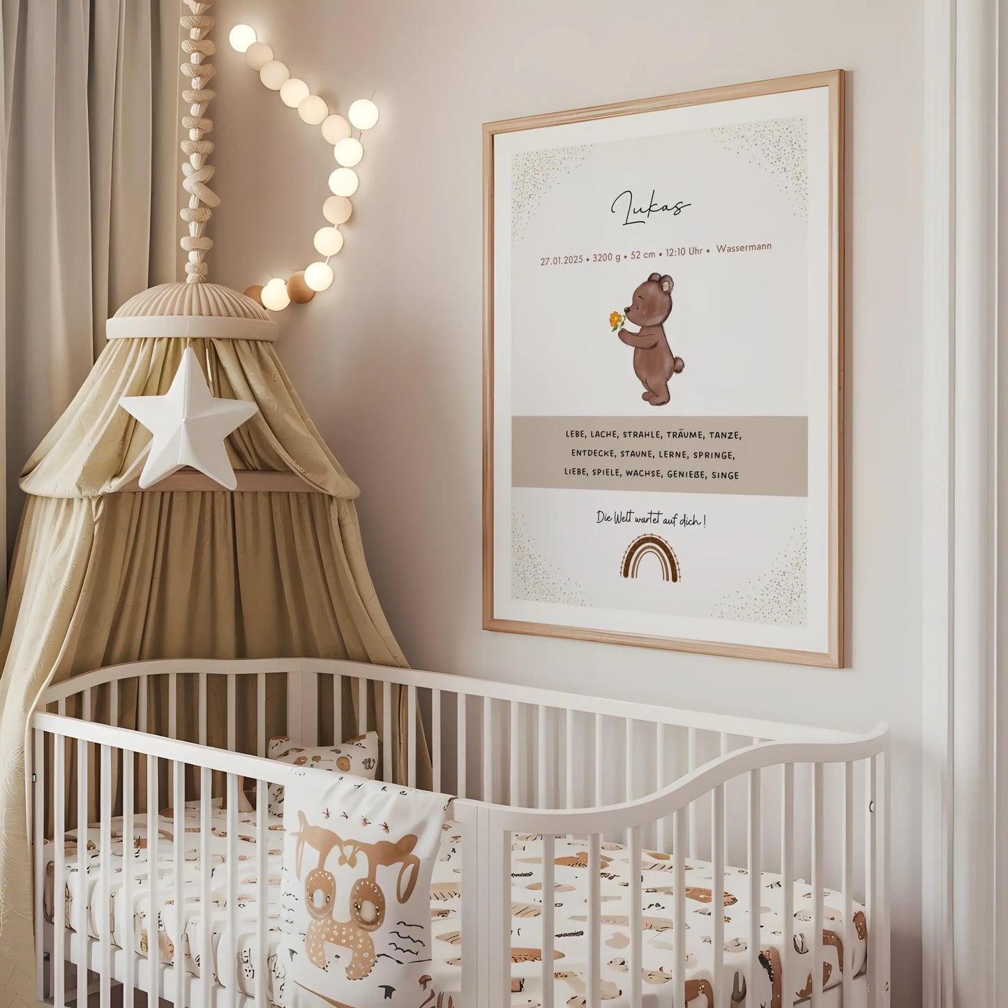Personalisiertes Geburtsposter Baby mit Bär und Blume in Braun, Grün und Orange – mit Name, Geburtsdaten, Größe, Gewicht, Uhrzeit und Sternzeichen. Modernes Poster mit Regenbogen und Spruch – einzigartiges Geschenk zur Geburt oder Taufe.