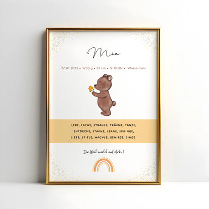 Personalisiertes Geburtsposter Mädchen mit Bär und Blume – Baby Poster mit Geburtsdaten, Sternzeichen, Gewicht, Größe und Uhrzeit. Niedliche Illustration mit Regenbogen, modernem Design und liebevollem Spruch – ideales Geschenk zur Geburt oder Taufe.