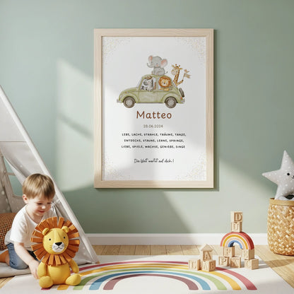 Personalisiertes Geburtsposter mit Safari-Tieren und Name Matteo in einem bunten Kinderzimmer.