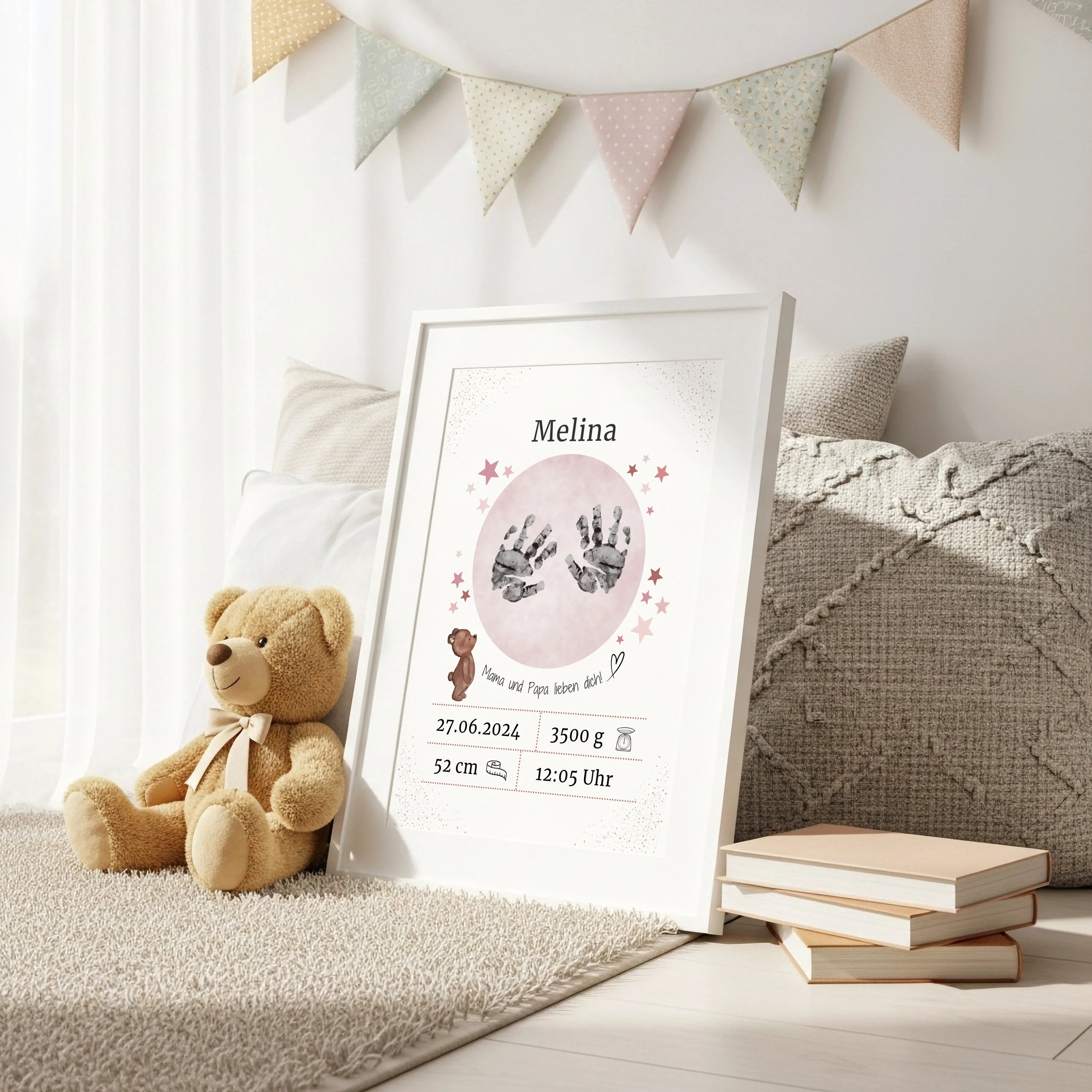 Individuelles Geburtsposter mit Handabdrücken, Name und Geburtsdaten – personalisiertes Babybild in Rosa mit Sternen und Bärchen für das Kinderzimmer