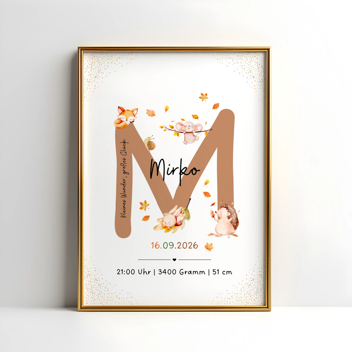 Personalisiertes Buchstabenposter mit herbstlichen Waldtieren, großer Buchstabe M für Mirko, gestaltete Erinnerung.