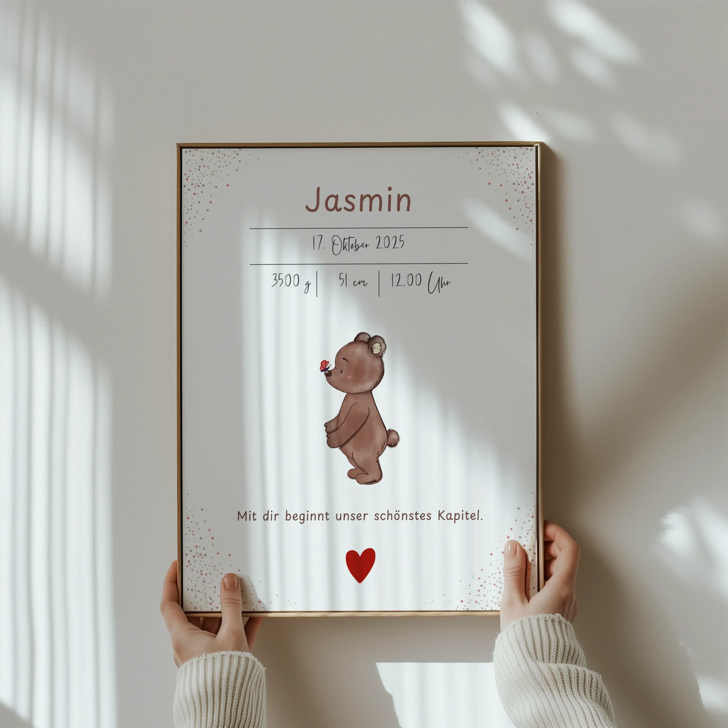 Personalisiertes Geburtsposter „Schmetterling“ mit süßem Bären und Geburtsdaten für das Kinderzimmer.