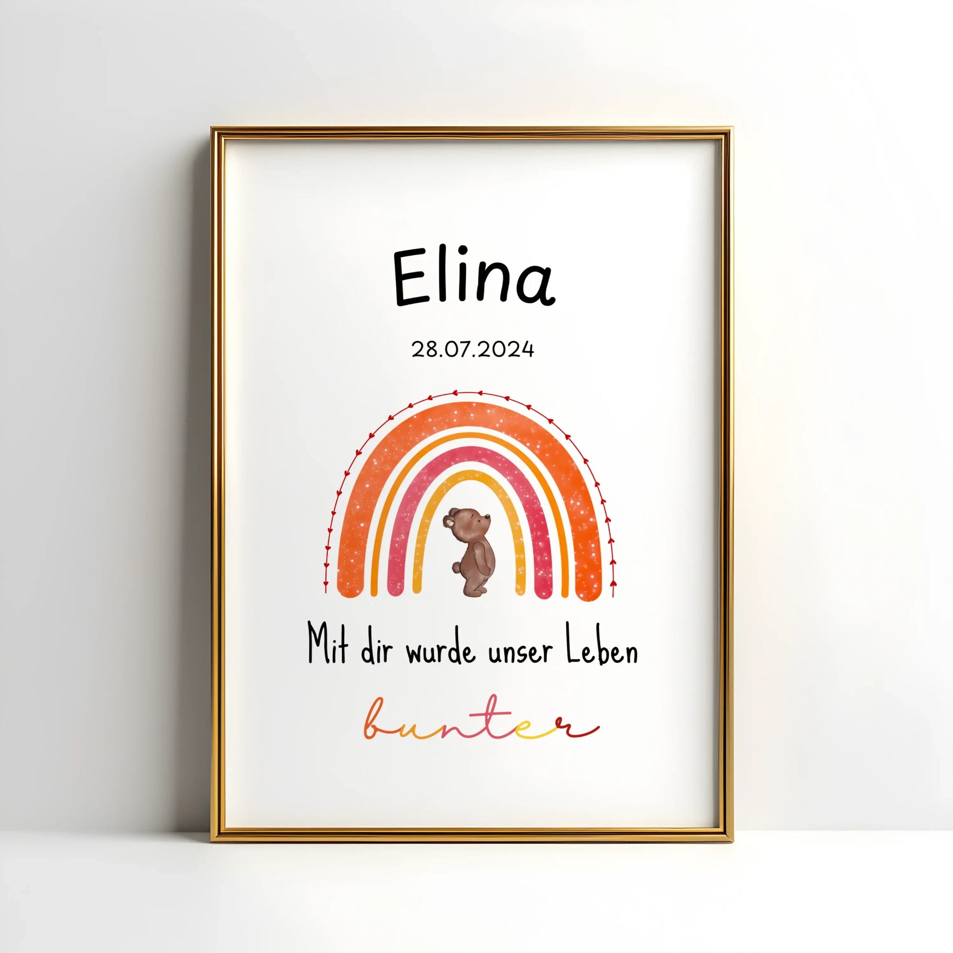Mit Liebe gestaltetes Regenbogenposter zur Geburt – personalisiert mit Name, Datum und Bärchen für farbenfrohe Babyzimmer