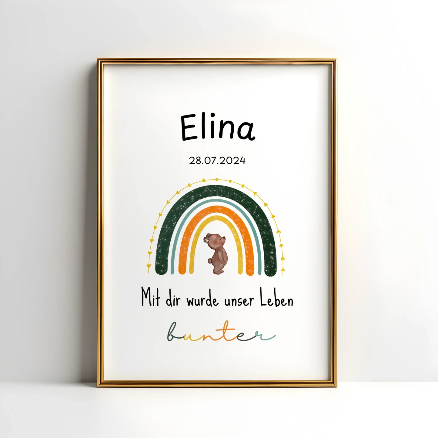 Mit Liebe gestaltetes Regenbogenposter zur Geburt – personalisiert mit Name, Datum und Bärchen für farbenfrohe Babyzimmer