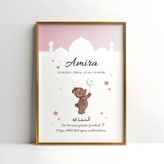 Islamisches Geburtsposter mit Bärchen, Mond und Stern – personalisiert mit Name, Geburtsdaten und arabischem Schriftzug Alhamdulillah