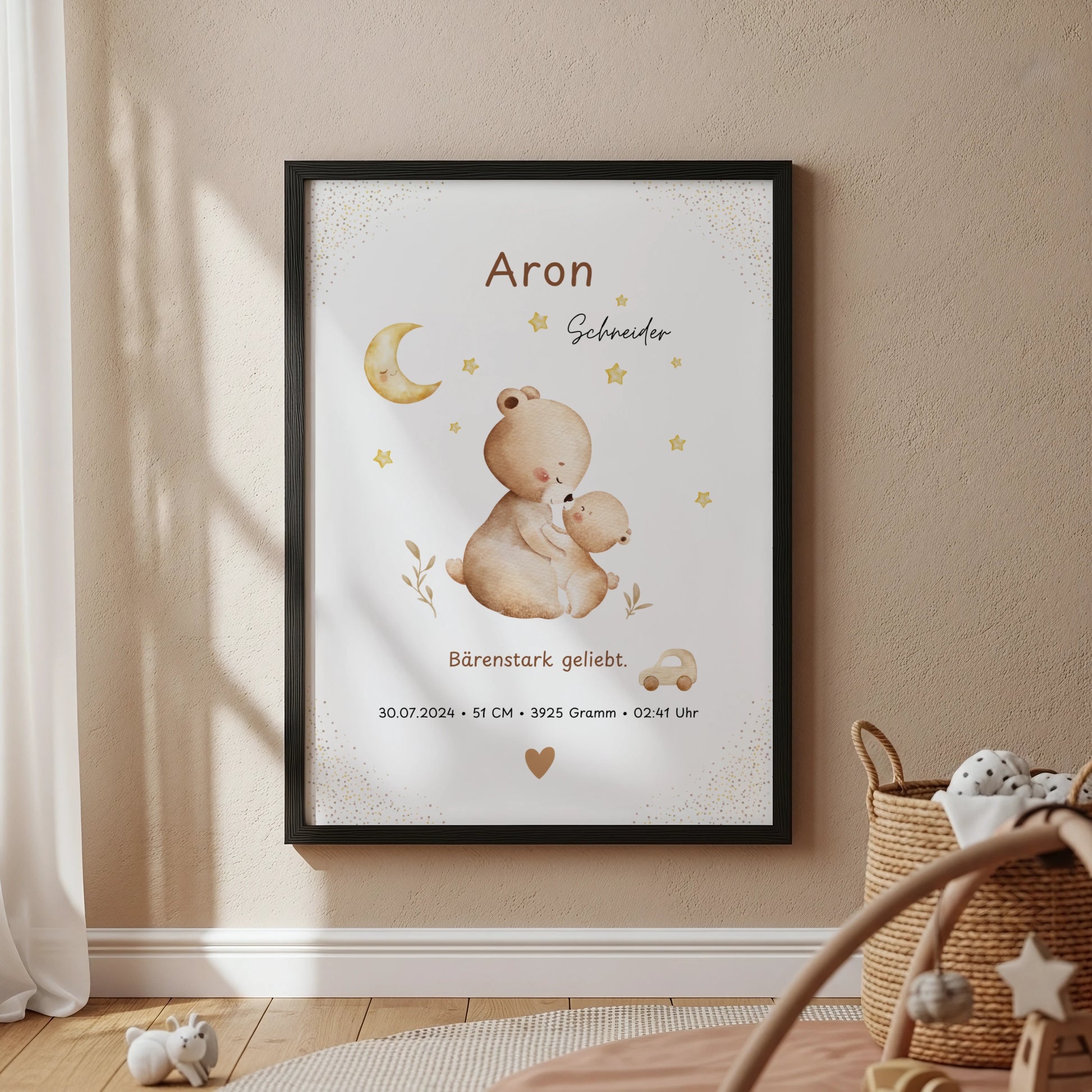 Niedliches personalisiertes Geburtsposter als Geschenk zur Geburt und Wanddekoration von Kibimemories mit Bärenmama und Bär