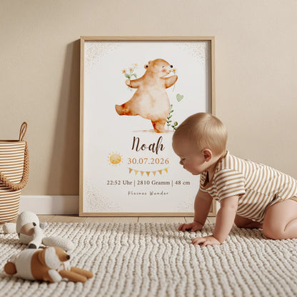Personalisiertes Geburtsposter Bär mit Blumen und Sonne, Aquarellmotiv mit einem fröhlichen Bären und einem glücklichen Baby.
