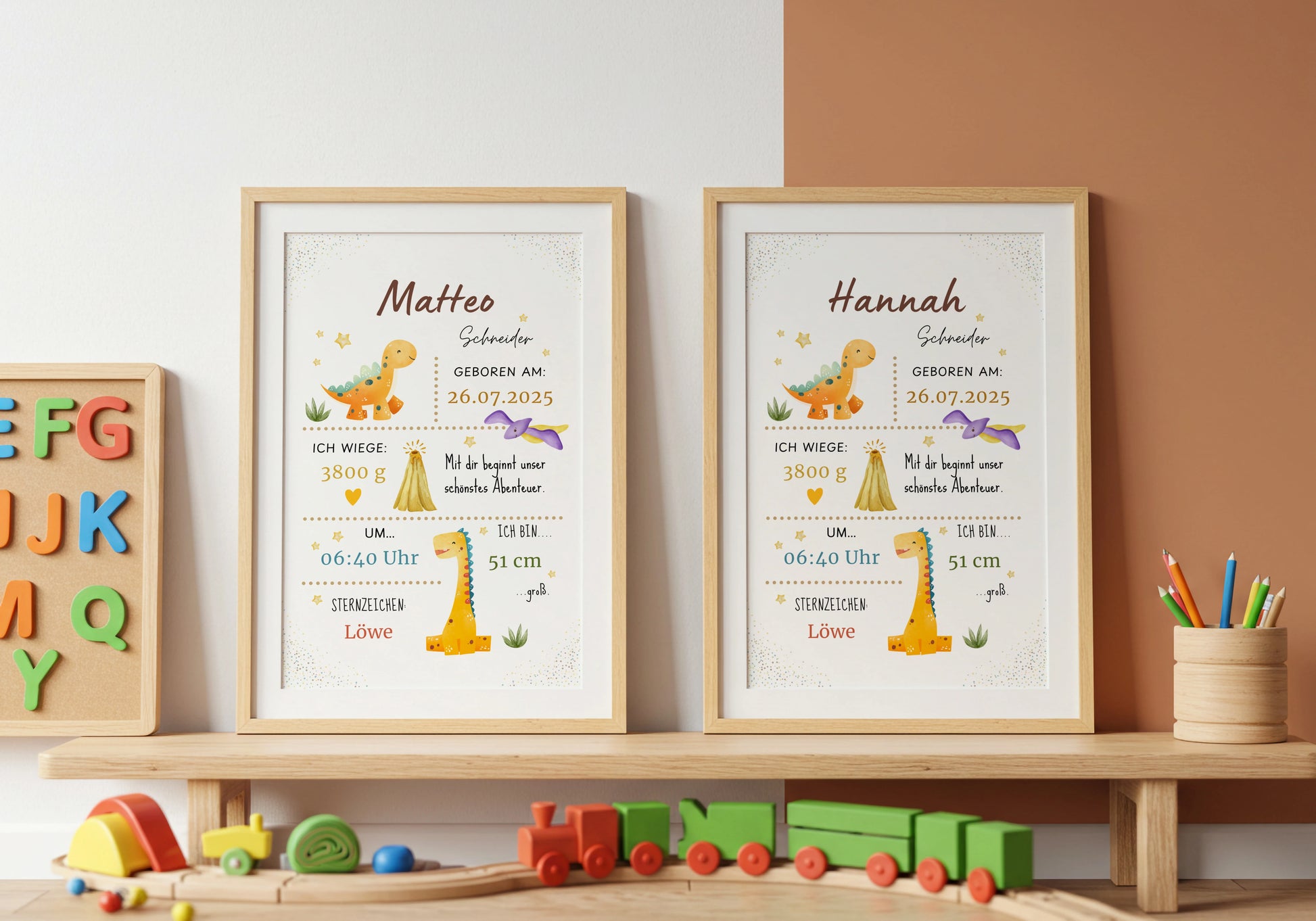 Personalisiertes Geburtsposter mit Dino Motiv und individuellen Geburtsdaten