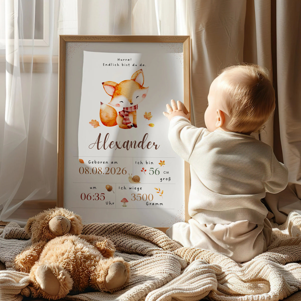 Personalisiertes Geburtsposter Fuchs mit Herbstblättern, Baby betrachtet ein gerahmtes Poster