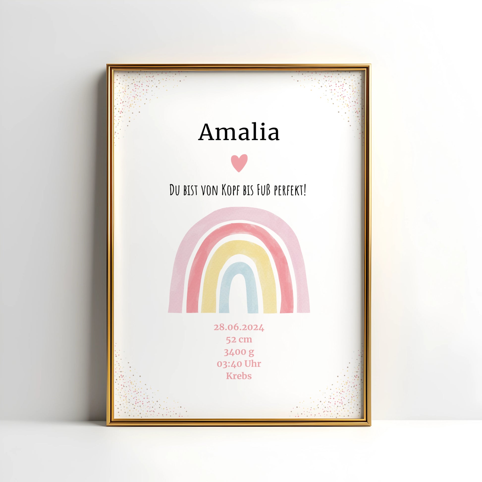 Personalisiertes Geburtsposter mit Regenbogen-Motiv und Geburtsdaten für Amalia in einem goldenen Rahmen.
